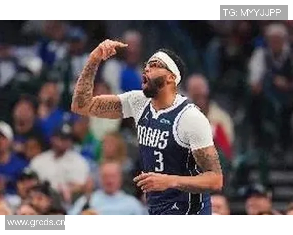 浓眉半场表现出色8投5中贡献12分5篮板1助攻1抢断展现强大实力